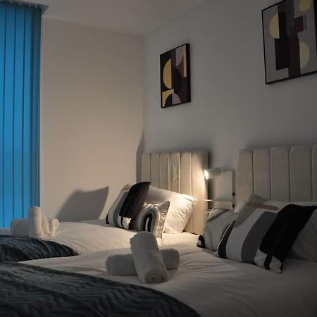 Stunning 2 Bedroom Apt Милтон-Кейнс Экстерьер фото