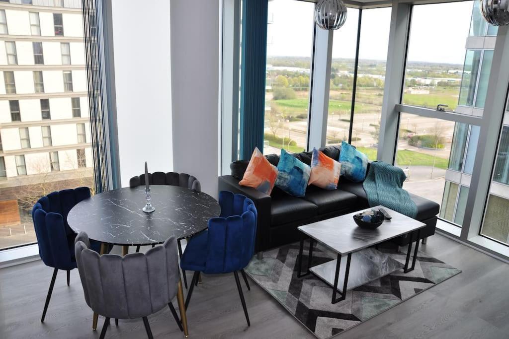 Stunning 2 Bedroom Apt Милтон-Кейнс Экстерьер фото