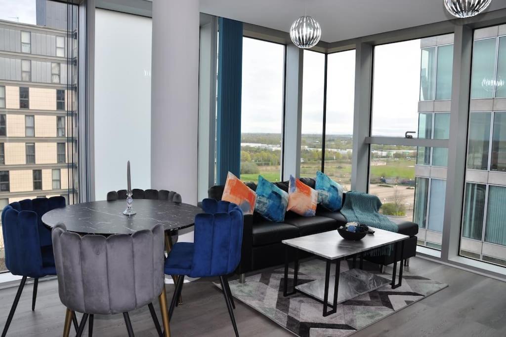 Stunning 2 Bedroom Apt Милтон-Кейнс Экстерьер фото