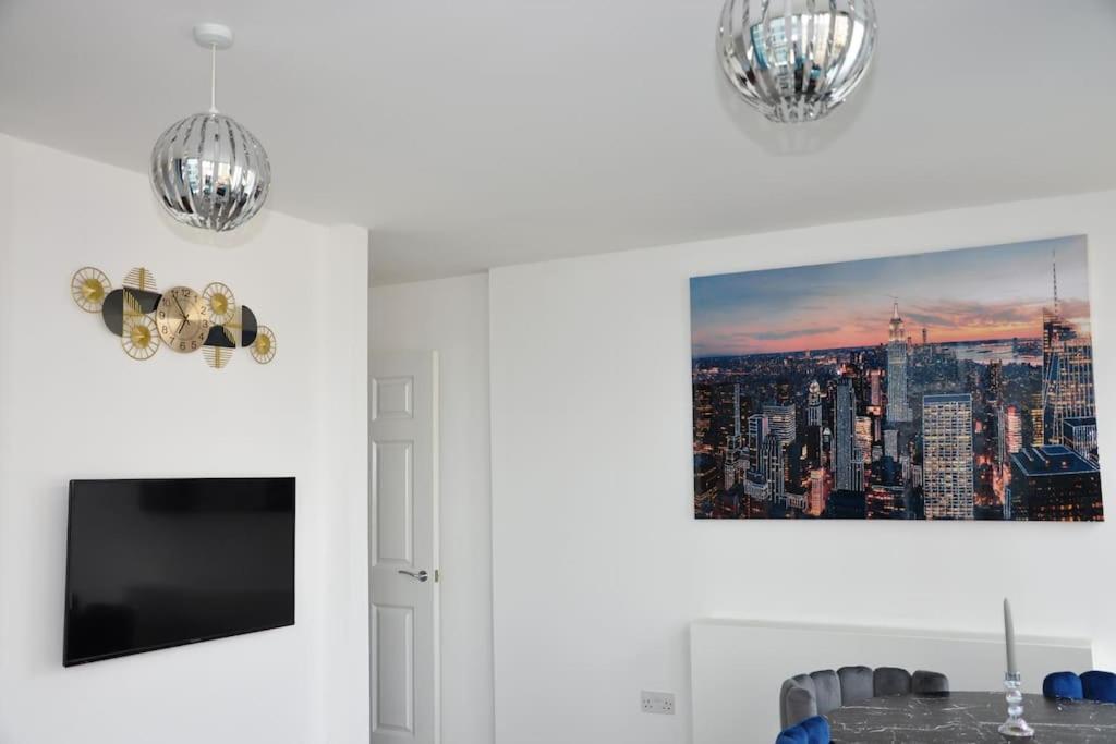 Stunning 2 Bedroom Apt Милтон-Кейнс Экстерьер фото