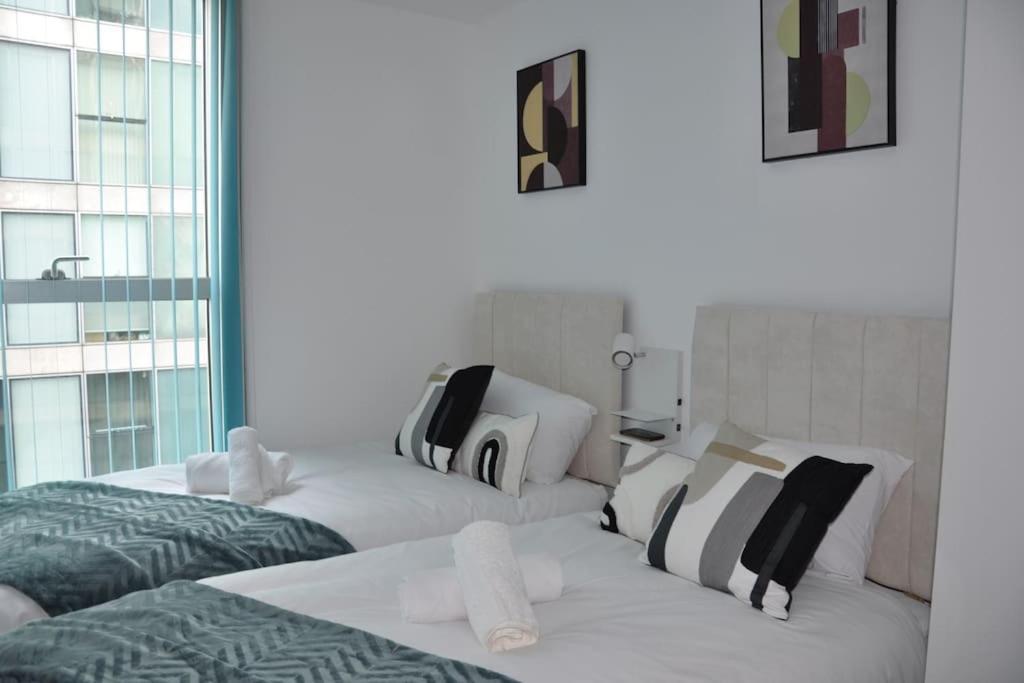 Stunning 2 Bedroom Apt Милтон-Кейнс Экстерьер фото