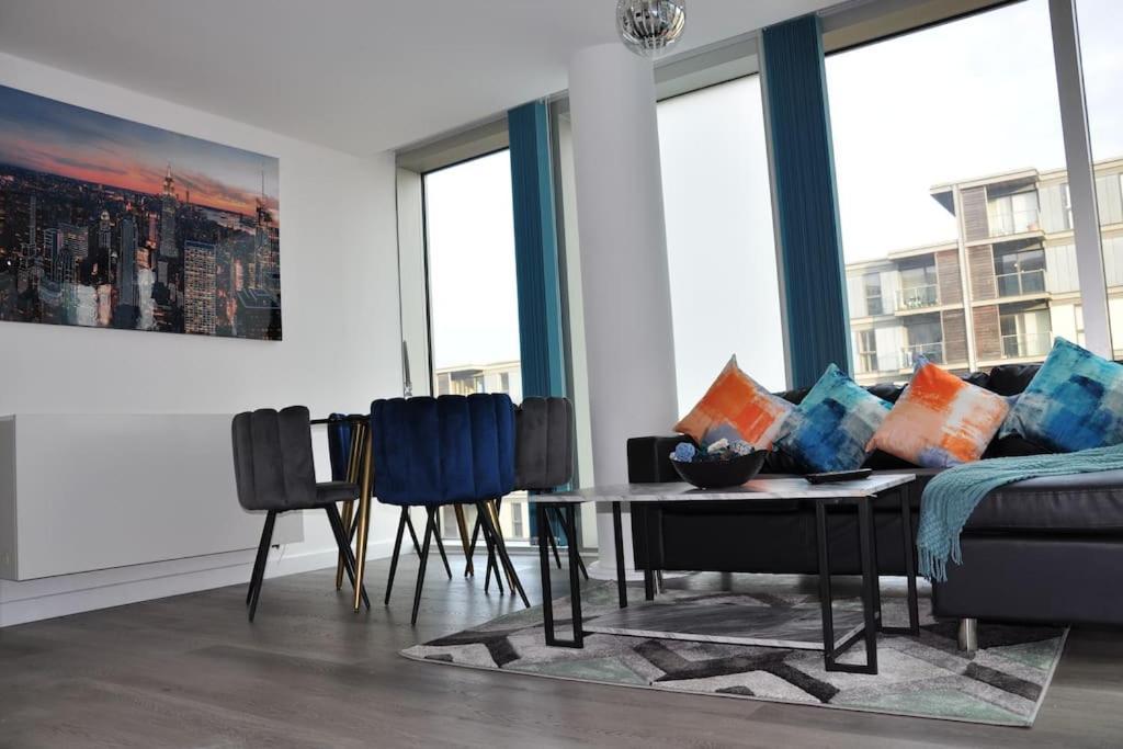 Stunning 2 Bedroom Apt Милтон-Кейнс Экстерьер фото