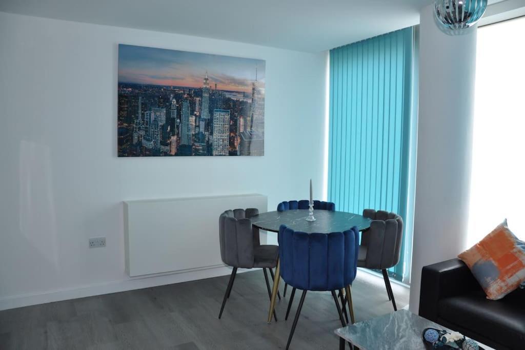 Stunning 2 Bedroom Apt Милтон-Кейнс Экстерьер фото